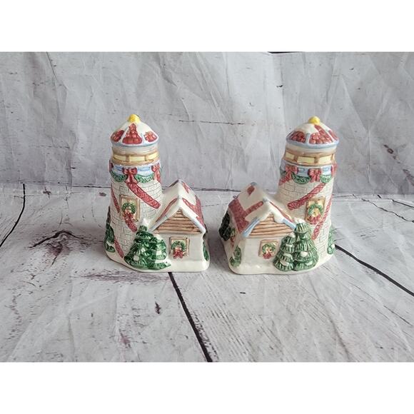 Vintage 1996 YH Ceramic Lighthouse Holiday Winter Salt & Pepper Shaker Set - Picture 6 of 10